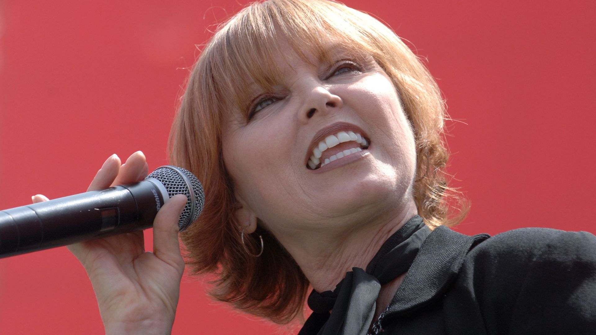Pat Benatar With A Mic In Hand