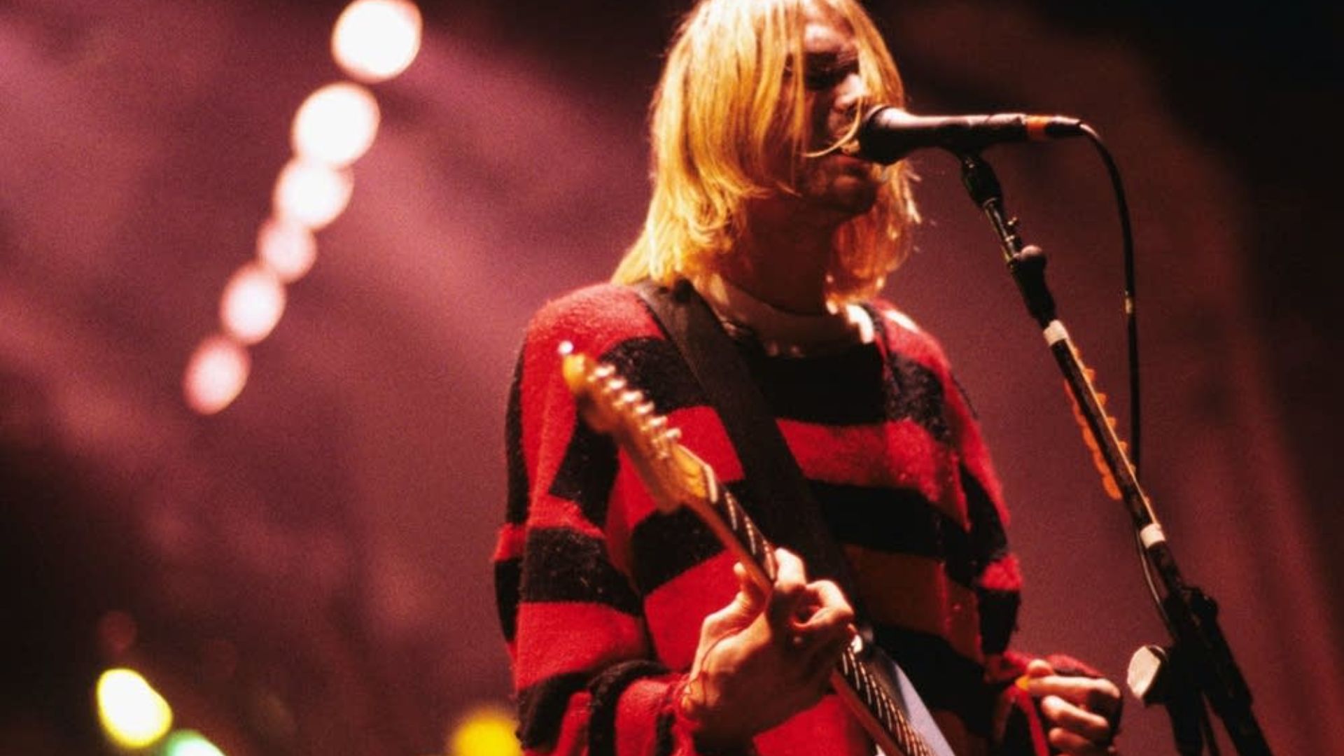 Kurt Cobain Performing