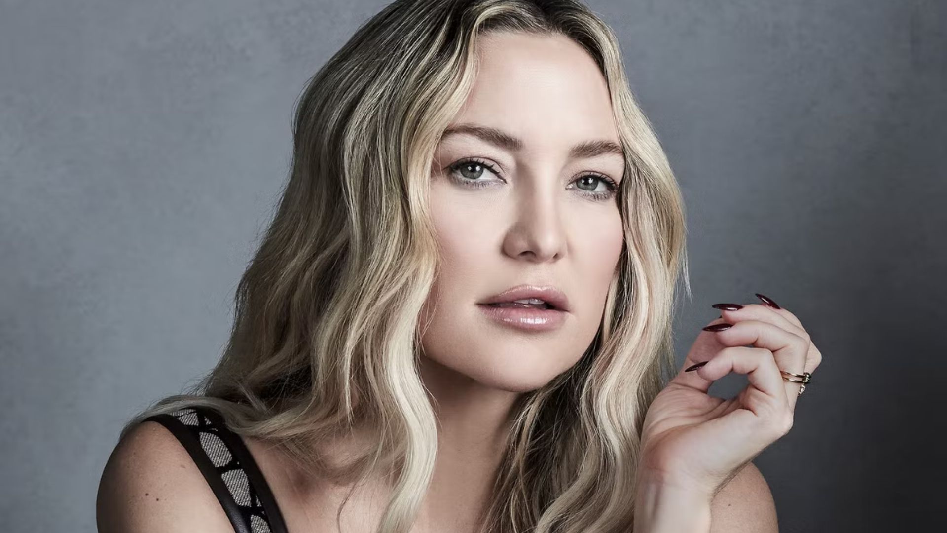 Kate Hudson With Open Hairs