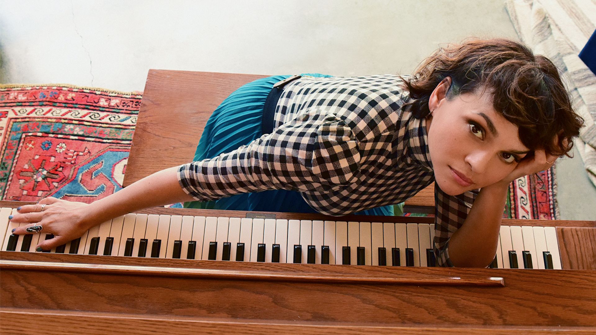 Norah Jones Sitting In Front Of Piano