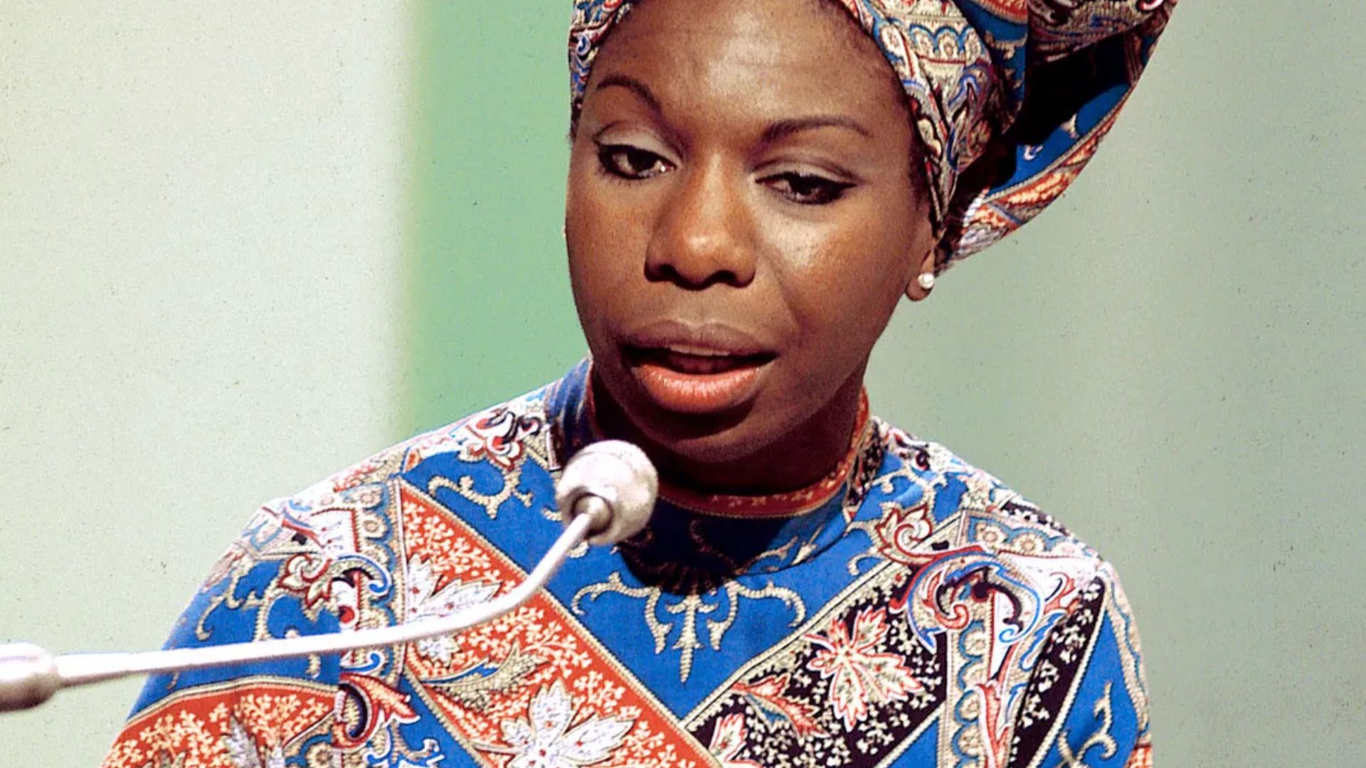 Nina Simone Singing