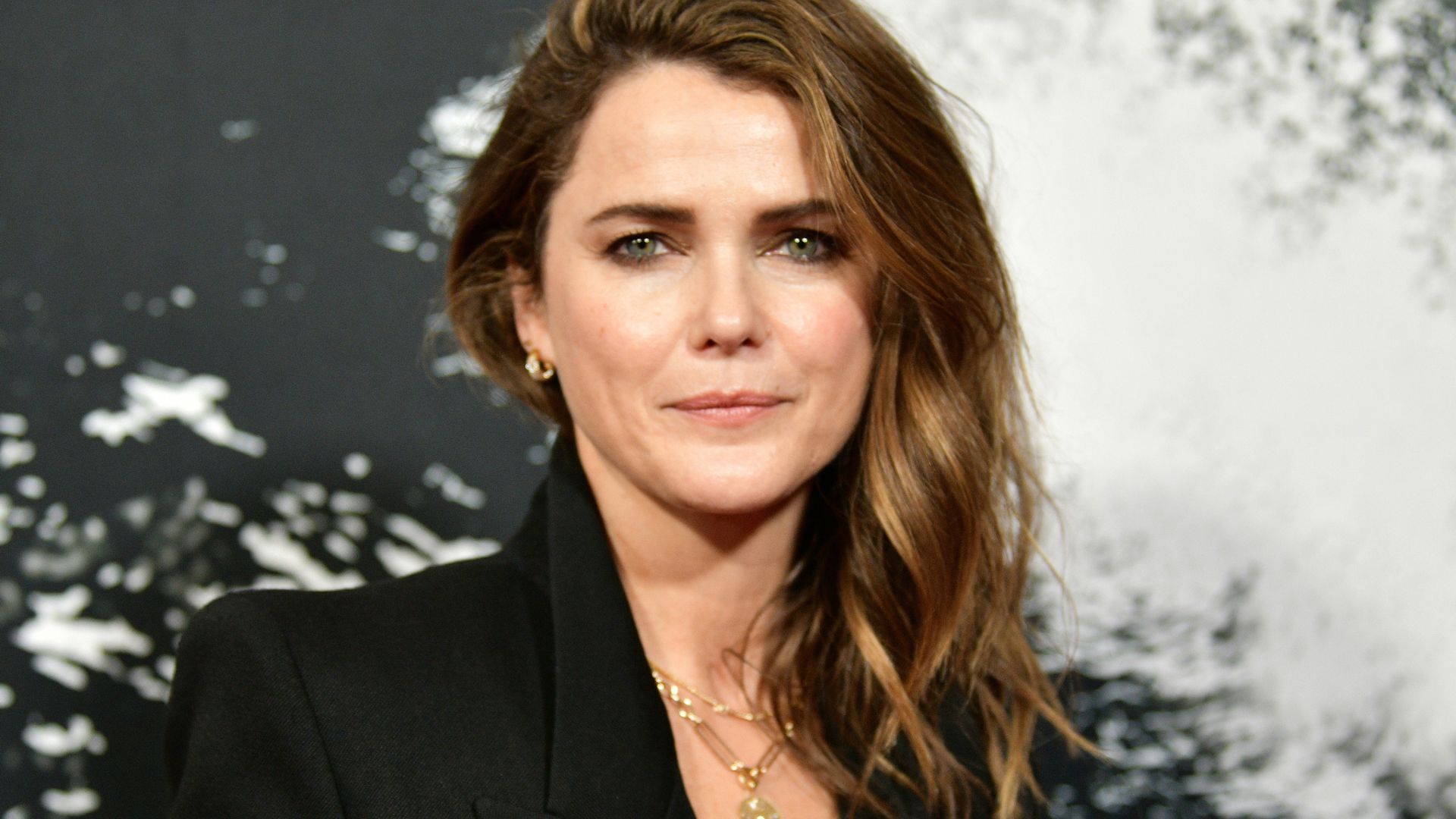 Keri Russell Wearing Black Coat And Golden Necklace