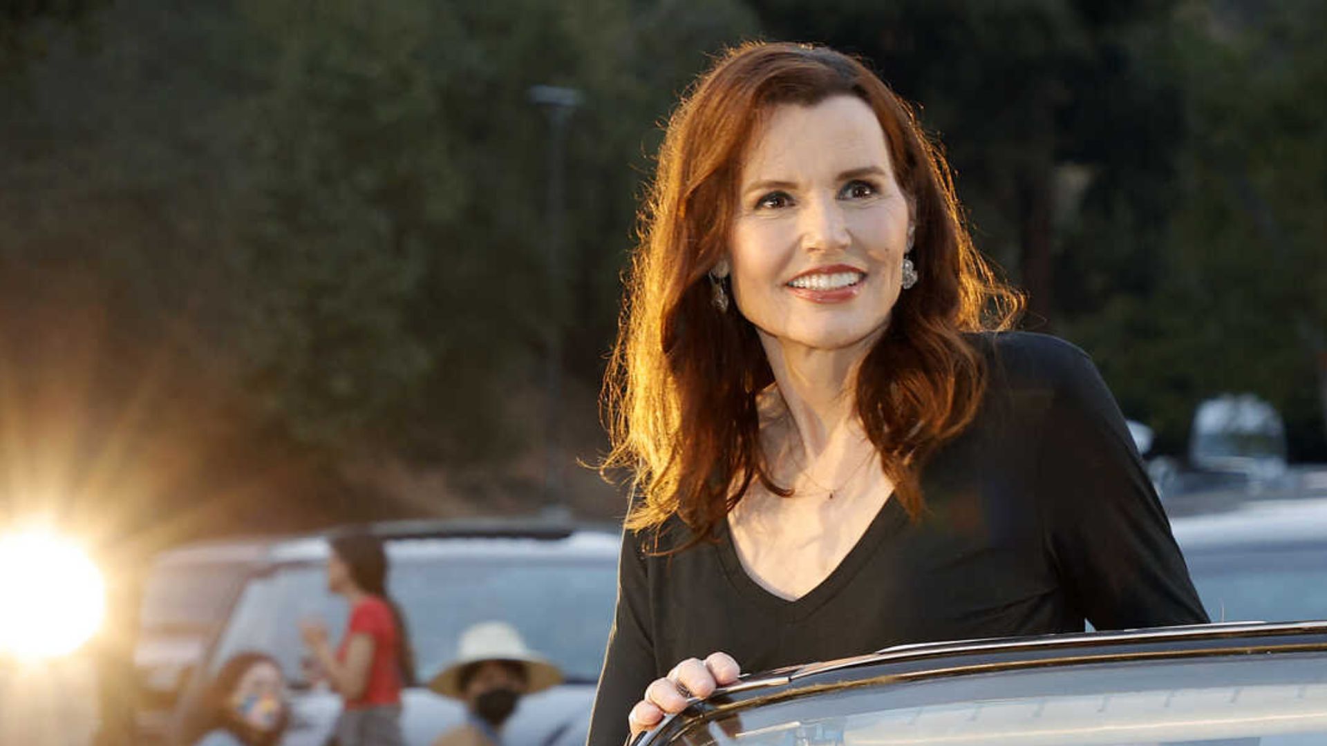 Geena Davis Coming Out Of The Car