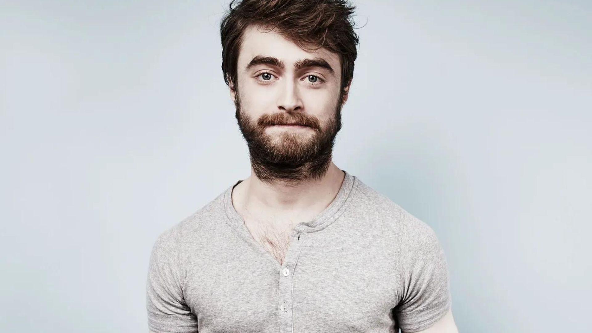 Daniel Radcliffe Wearing A Gray Shirt