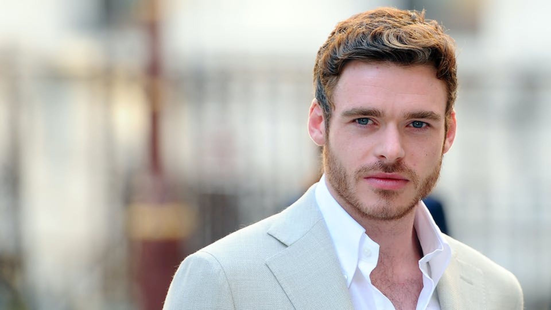 Richard Madden Wearing A White Suit