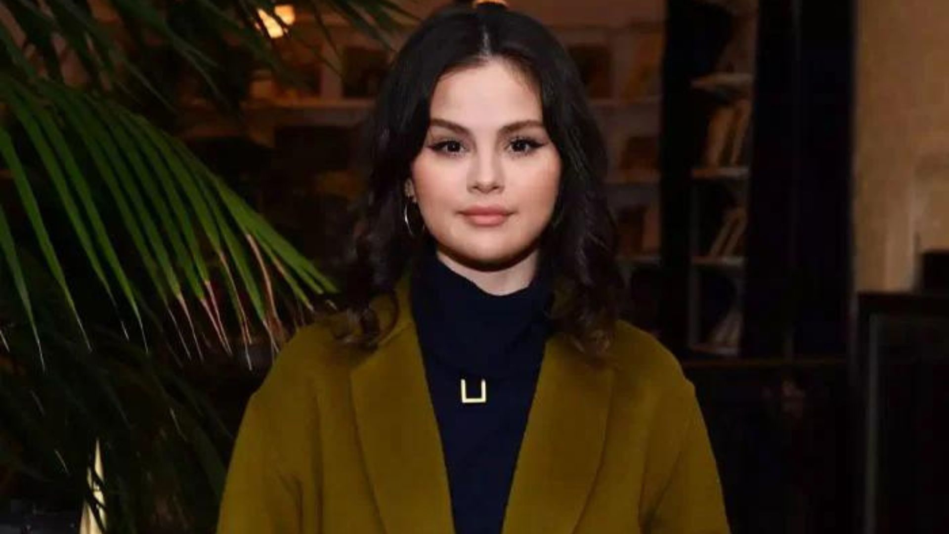 Selena Gomez Wearing A Brown Coat