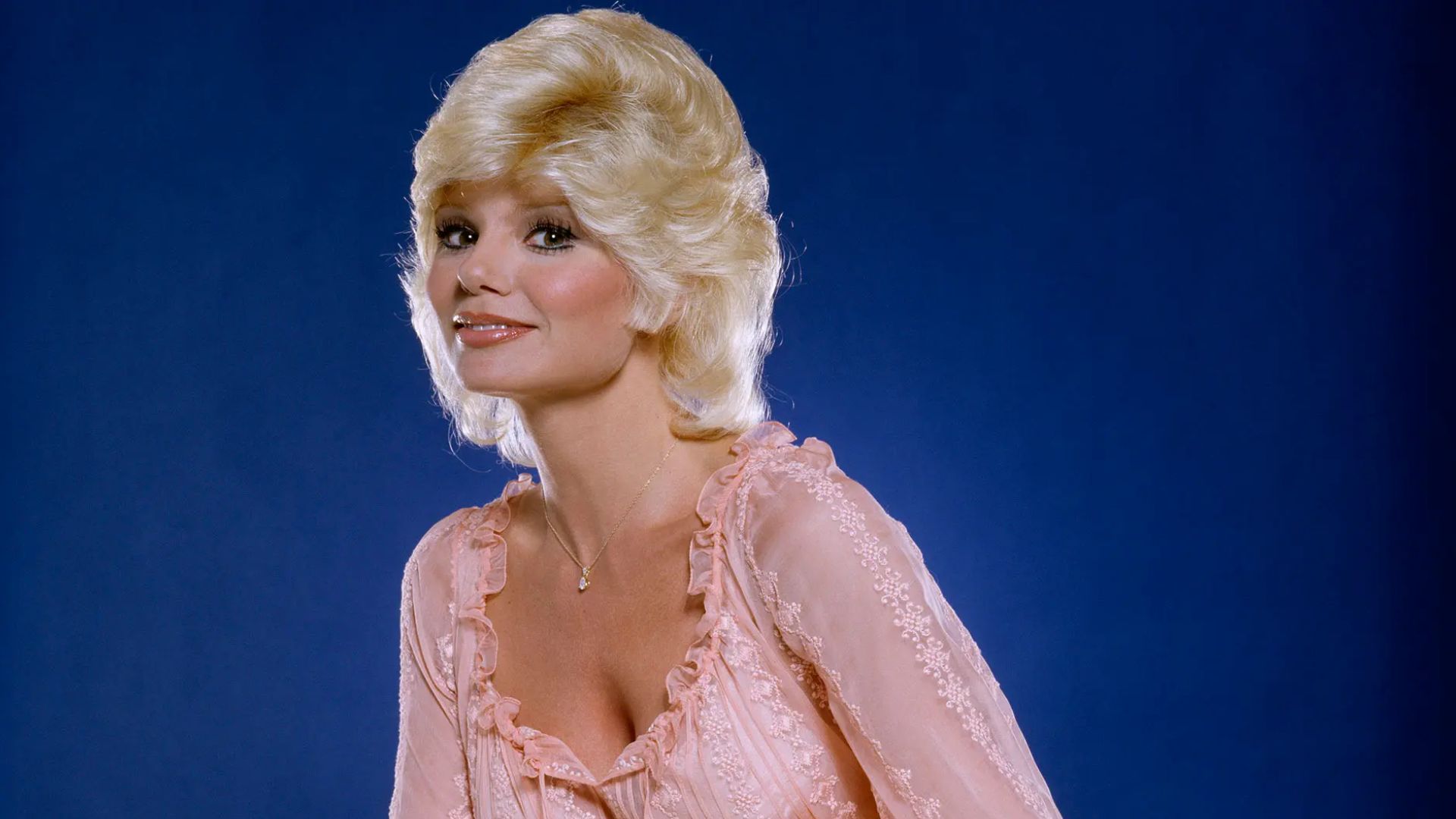 Loni Anderson Wearing A Pink Shirt