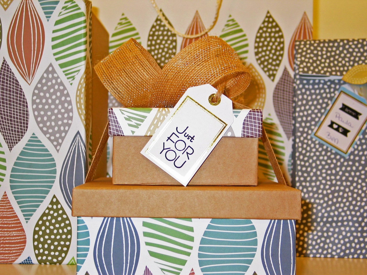  Gift Boxes with Greeting Cards